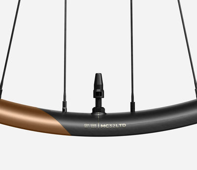 front-02-oquo-mc32ltd-metallic-cinnamon-matt